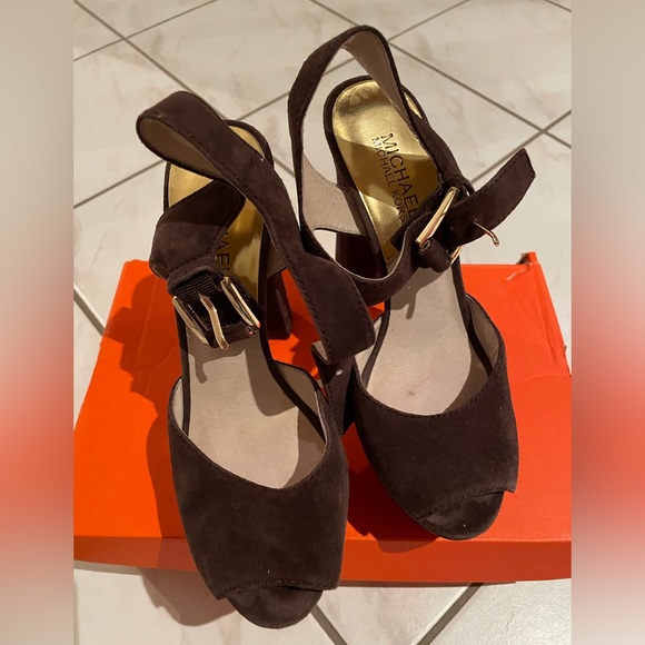 Michael Kors Brown Suede Open Hoe Heels - Picture 2 of 5